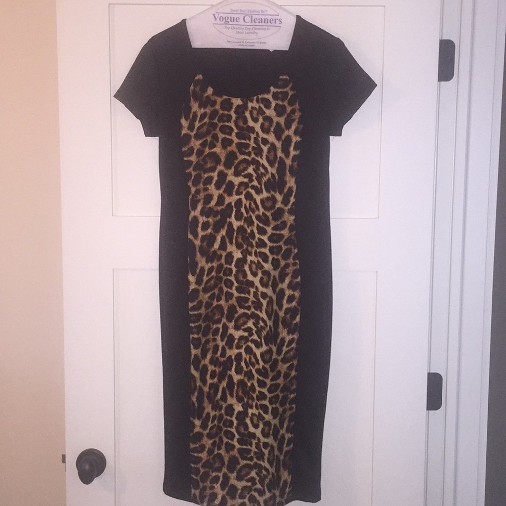 Black giraffe print